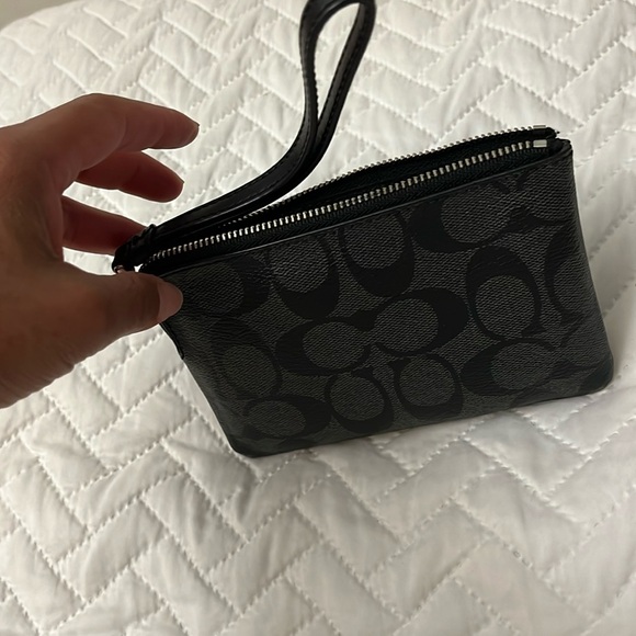 Coach Signature Black Wristlet - Picture 2 of 12